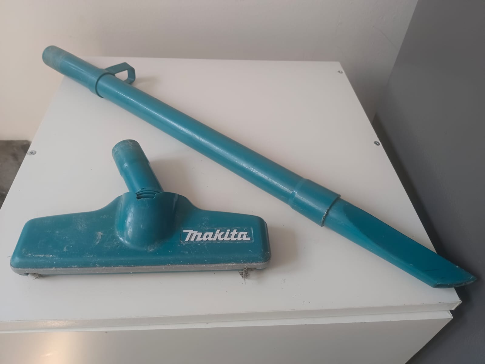 Aspiradora makita inalambrica con accesorios, bateria y cargador